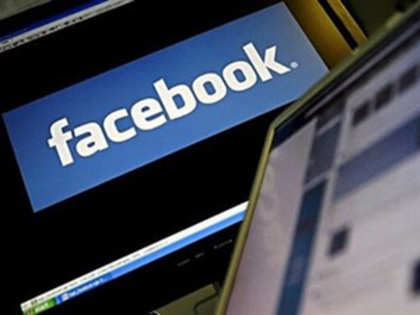 Netizens flay Mumbai girls' arrest over Facebook post