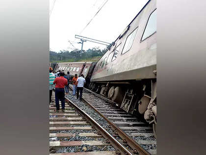 Image for Nalpur derailment: Technician inadvertently hit