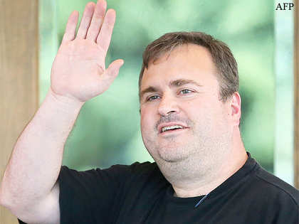 Have faith in your workers, says LinkedIn founder Reid Hoffman
