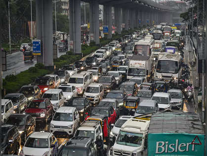 Traffic Chaos on Mumbai-Pune Expressway: 12-km long jam burns clutch plates of over 100 cars