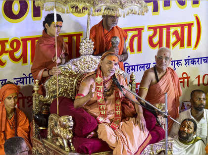 Shankaracharya, leading the Gau Dhwaj Sthapana Bharat Yatra, turned back from Arunachal airport