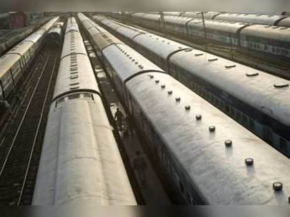 Indian railways carry 565.37 million tonnes of freight during April-October 2012