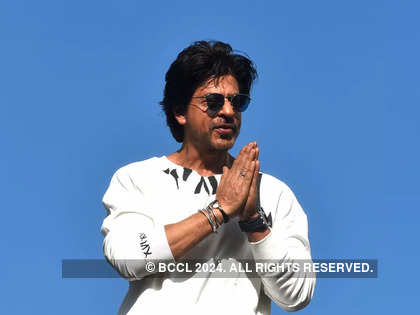 ICYDK: Shah Rukh Khan Wore Son Aryan's Sweatshirt To IPL Match. Pics Are  Viral