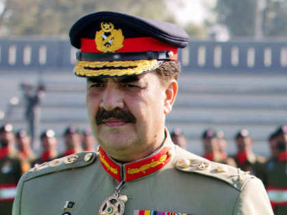 Pakistan Army Chief General Raheel Sharif meets PM Nawaz Sharif; reports say asked PM to step down