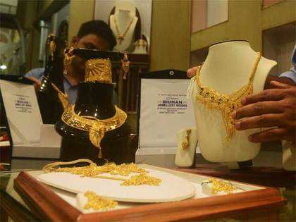 Gold retakes Rs 29,000 barrier on unabated buying frenzy