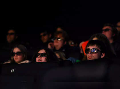 160,288 Watching Movie Images, Stock Photos, 3D objects, & Vectors |  Shutterstock