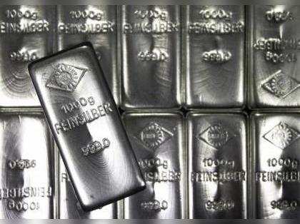 Silver tumbles Rs 192 on weak global cues
