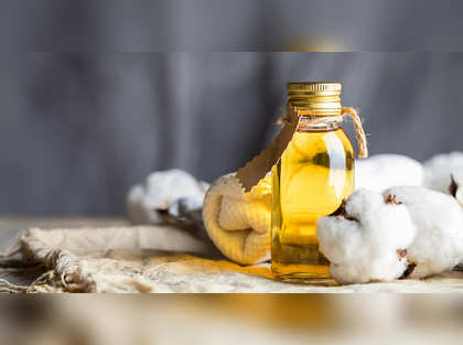 Cottonseed oil futures slide 3% on soft demand