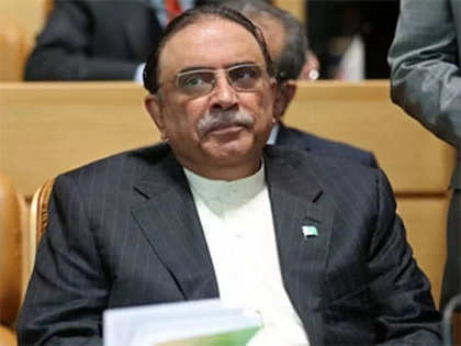 Former Pakistan Prez Asif Ali Zardari takes veiled dig at Imran Khan, says there is one man whose lust for power is driving him 'mad'