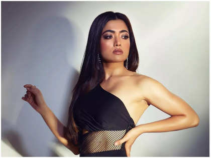 55+ Fashion Quotes In Hindi - फैशन पर शायरी - Fashion shayari