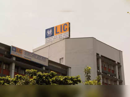 Govt to take call on LIC IPO timing this week
