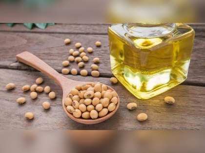 Soybean futures drop 1% amid weak spot demand