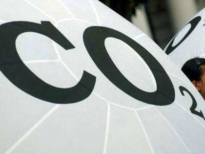 New material may help convert CO2 into fuel using light