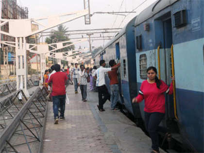 Railways lines up 7 more premium trains to handle Xmas rush