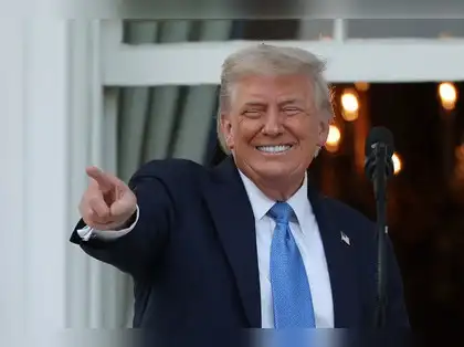 Donald Trump ने 12 देशों पर यात्रा बैन लगाया, 7 पर कड़ी पाबंदी 6 ट्रम्प यात्रा प्रतिबंध: अमेरिका ने 12 देशों पर प्रवेश प्रतिबंध लगाया, 7 अन्य पर प्रतिबंध जोड़े - द इकोनॉमिक टाइम्स