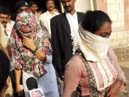 Facebook case: Maharashta Police decides to drop case against the girls