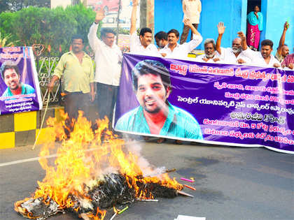 RSS workers, Dalit students clash in Dharavi over Rohit Vemula suicide