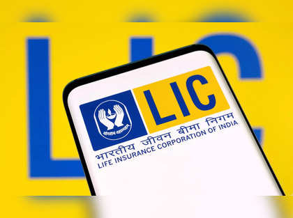SC refuses to stay LIC IPO process, issues notice to centre