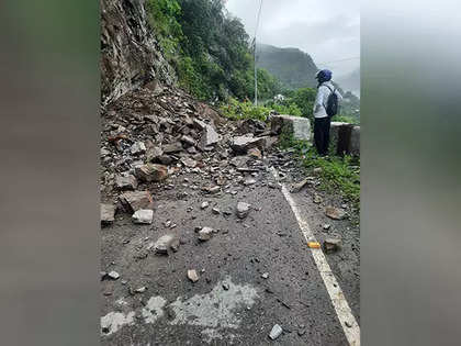 Uttarakhand: Yamunotri, Badrinath roads blocked due to falling debris