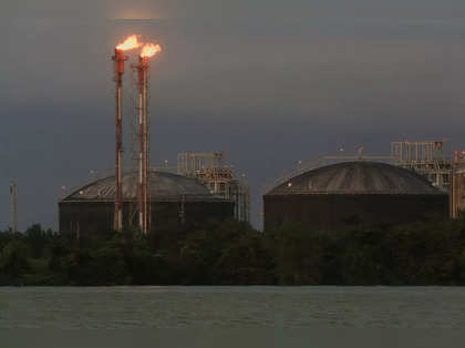 Petronet seeks more LNG under long-term Qatar deal