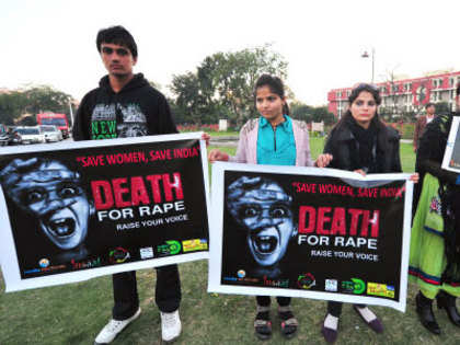 Delhi gang-rape protest: Protesters meet Sonia Gandhi, Rahul Gandhi who assure speedy action