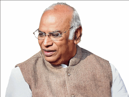 All our MLAs intact... why is BJP keeping its MLAs in hotel: Mallikarjun  Kharge - The Economic Times