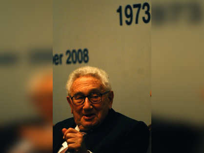 Kissinger hopes China to be more transparent under new leaders