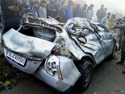 Two killed, five injured as SUV rams into a tree on Eastern Express Highway in Mumbai