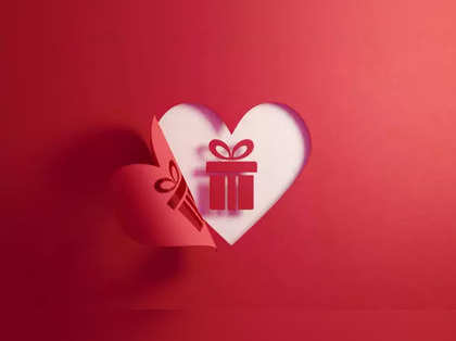 Heart Character Has Gifts 3D Icon download in PNG, OBJ or Blend format