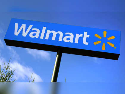 Walmart sees weaker 2023 results, cautious on economic outlook