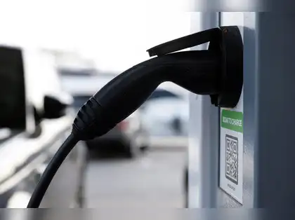 VinFast partners with RoadGrid for EV charging, servicing in India