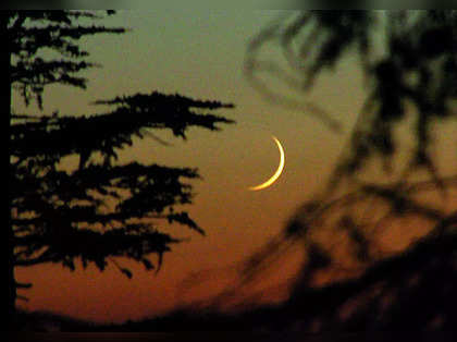 In Pakistan delink, Mirwaiz panel to verify Ramazan moon sighting