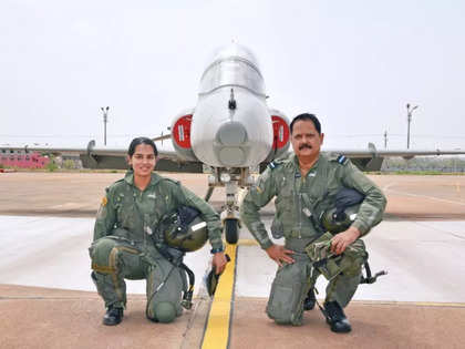In daddy's footsteps! Fighter pilot flies Hawk-132 with daughter, netizens on cloud nine