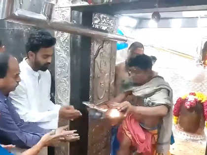 KL Rahul visits Ujjain's Mahakal temple with his parents, before the start of IPL 2024