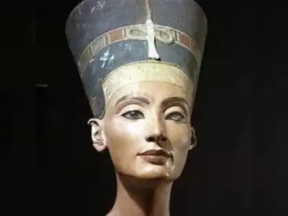 neferтιтi: Queen Neferтιтi's Mummy discovered, claims leading archaeologist  - The Economic Times