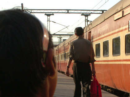 Mumbai Rajdhani passengers to get destination alert on mobile