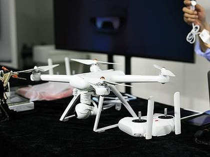 Spotlight: From Xiomi Mi Drone to the Pebble smartwatch