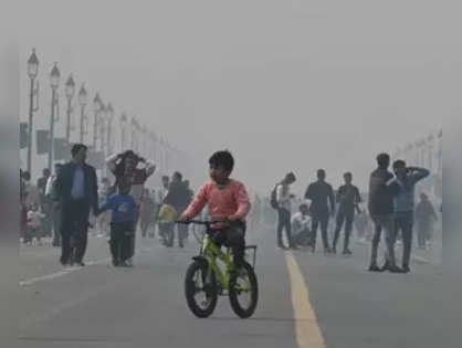 Bone-chilling cold in Delhi, maximum temperature settled four notches below normal