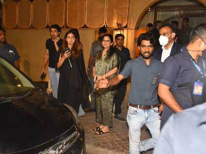 Isha Ambani opts for a cozy look as she steps out for a causal date night with hubby Anand Piramal
