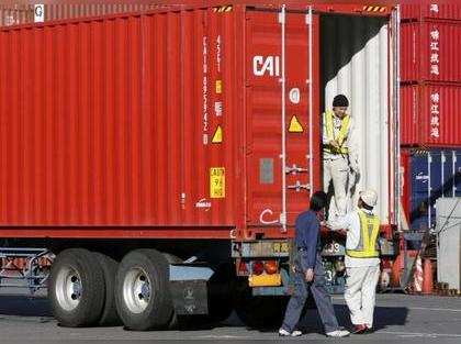 Exports likely to fall below $ 300 billion this fiscal due to global demand slowdown