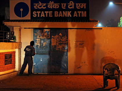 SBI, associate banks trade
sideways on notices by Bombay High Court