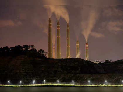 France, US to propose ban on private finance to coal-fired plants at COP28