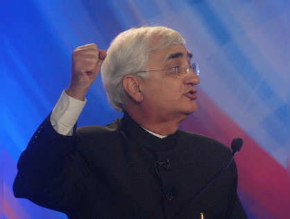 India to review Iranian crude dependence issue in new year: Salman Khurshid,External Affairs Minister