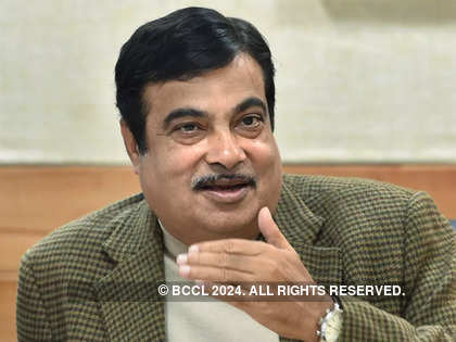 Nitin Gadkari says will not put up posters and banners from next election; underlines 'politics of service'