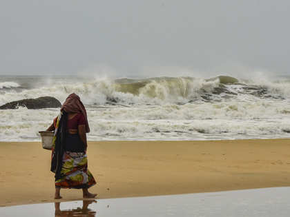 Amphan Cyclone intensifies into Super Cyclone, Odisha initiates evacuation