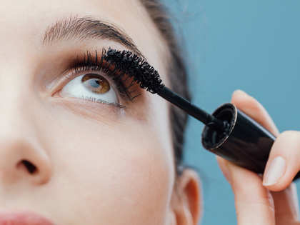 Old mascaras will do no good, expired ones may up skin infection & blood poisoning risk