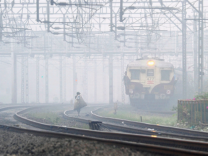 Fog in parts of Delhi, 80 Delhi-bound trains delayed