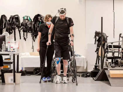40-yr-old paralysed Dutch man gets back on his feet with the help of electronic implants