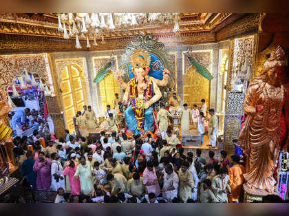 Mumbaikars buy 55 kg gold to offer to Ganpati