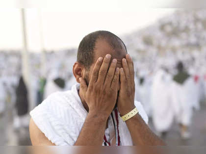 Pilgrims commence the final rites of Hajj as Muslims celebrate Eid al-Adha